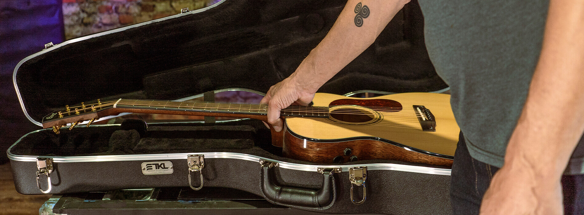 Concept™ 2.9 Dreadnought 6 String Pro-Form® USA Molded Guitar Case open