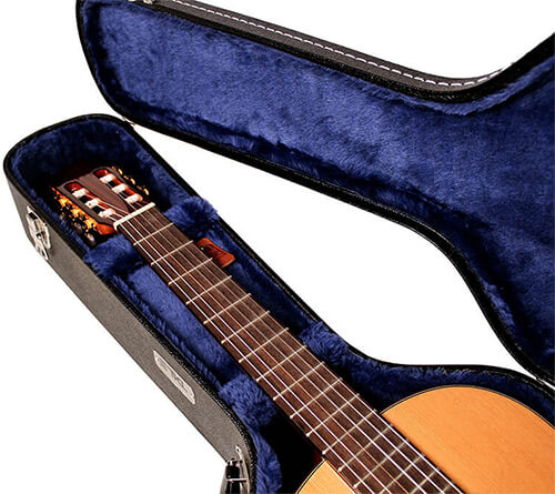 Performer Classical / 00 Acoustic Guitar Hardshell Case interior close up