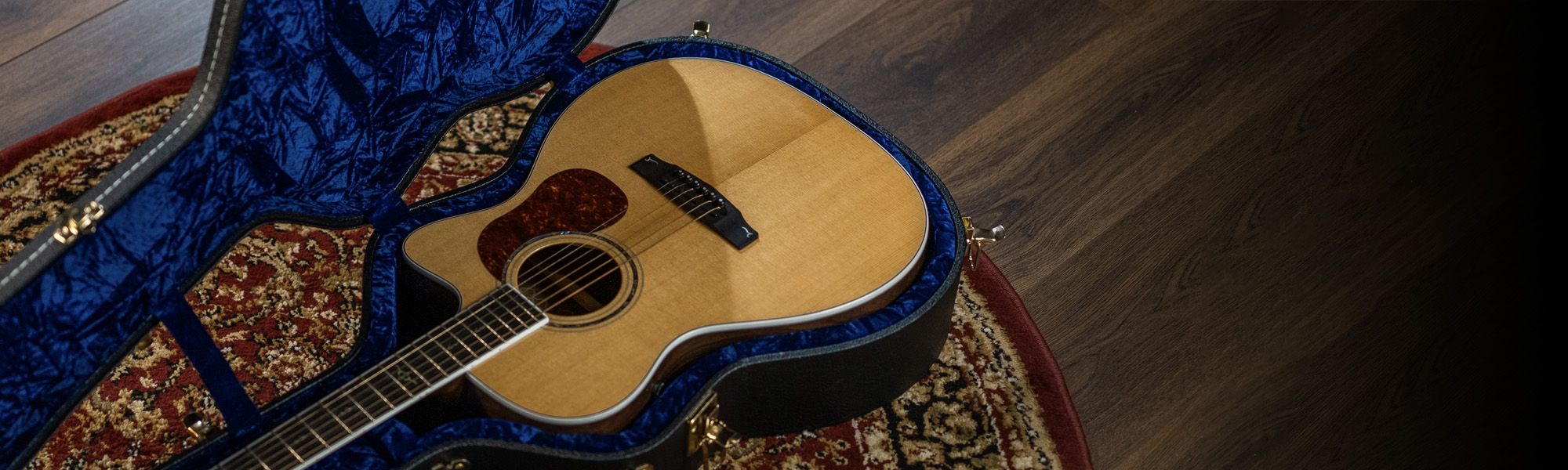 TKL AVS American Vintage Series Dreadnought Case Open with guitar