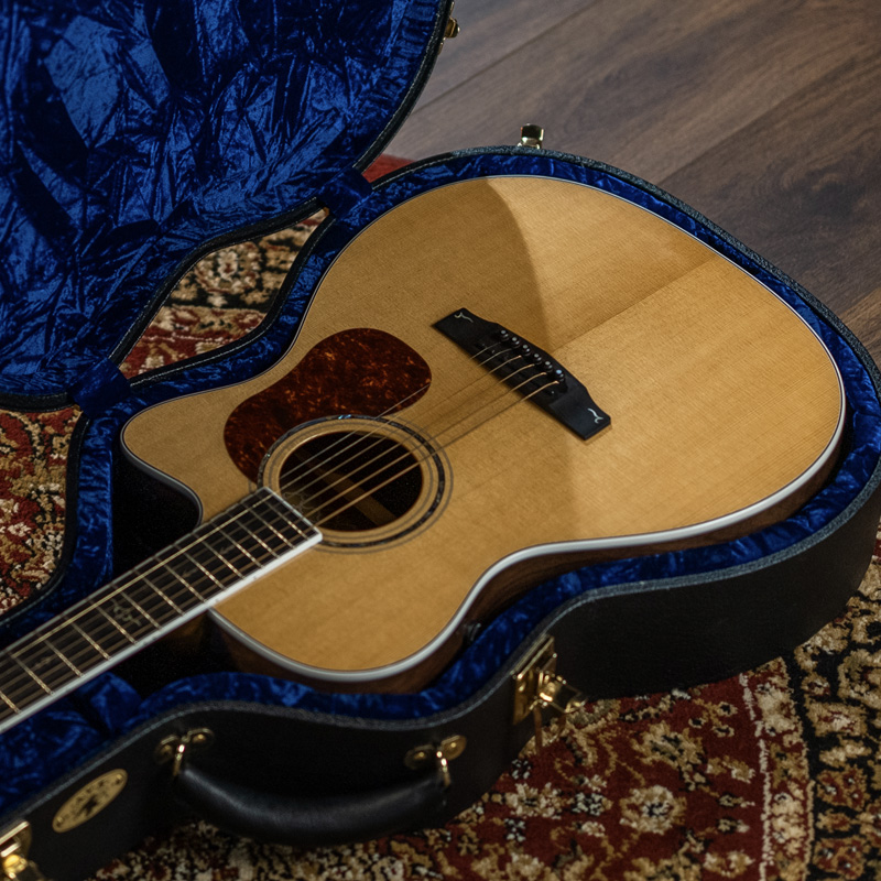 TKL AVS American Vintage Series Dreadnought Case open with guitar