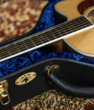 TKL AVS American Vintage Series Dreadnought Case Open with guitar